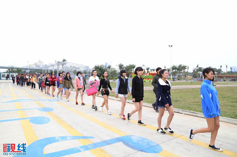 2015海口市中学组校园广播联盟公益授牌仪式现场实况。（周宗贵 摄） (2).jpg