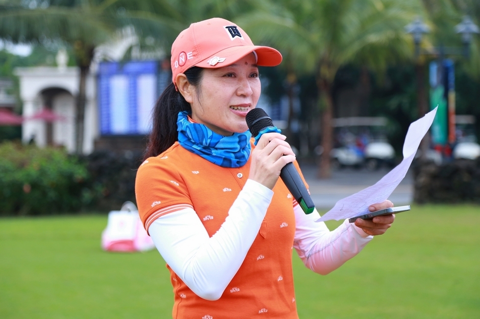 2014”安诺杯“海燕队9周年高尔夫邀请赛28日挥杆。（周宗贵 摄） (14).jpg