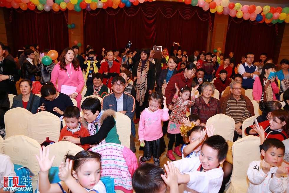 清华幼儿园、清华优才举办2015庆元旦联欢晚会盛况。（周宗贵 摄） (3).jpg
