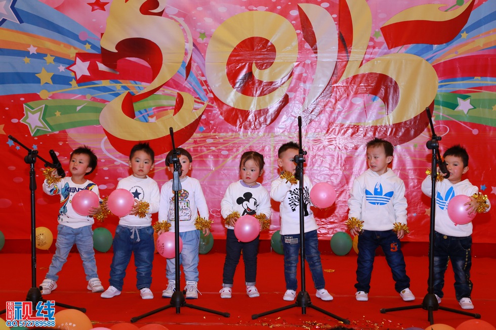 清华幼儿园、清华优才举办2015庆元旦联欢晚会盛况。（周宗贵 摄） (7).jpg