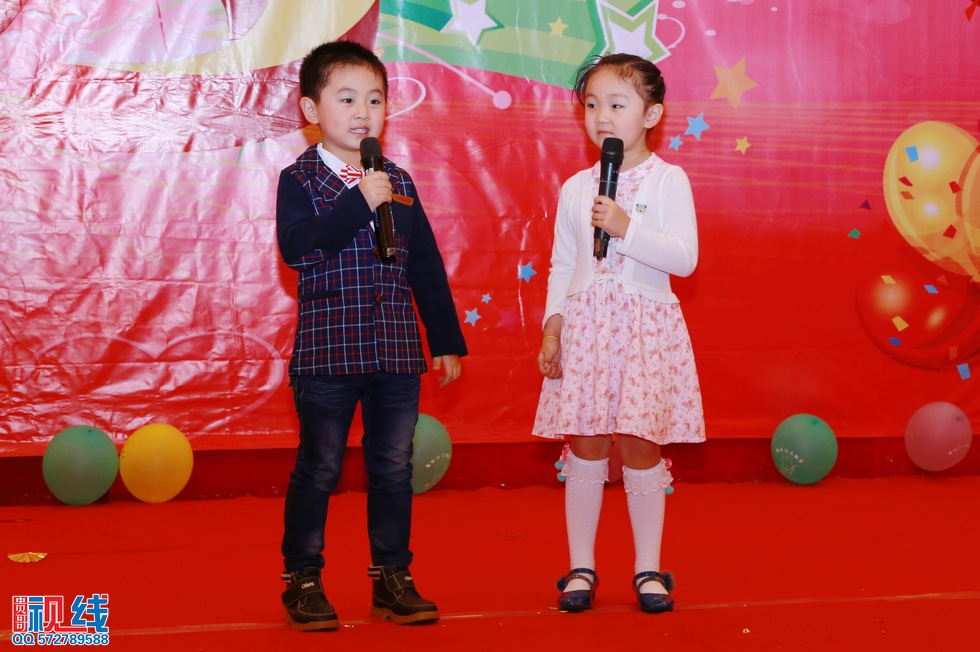 清华幼儿园、清华优才举办2015庆元旦联欢晚会盛况。（周宗贵 摄） (8).jpg
