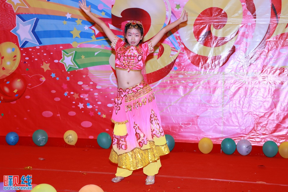 清华幼儿园、清华优才举办2015庆元旦联欢晚会盛况。（周宗贵 摄） (12).jpg
