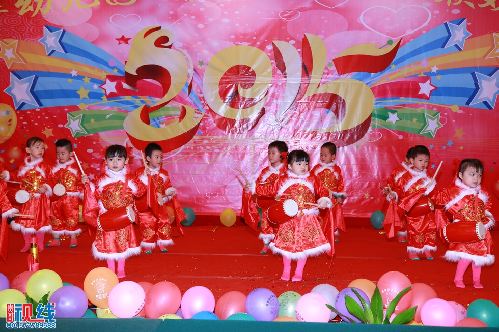清华幼儿园、清华优才举办2015庆元旦联欢晚会盛况。（周宗贵 摄） (15).jpg