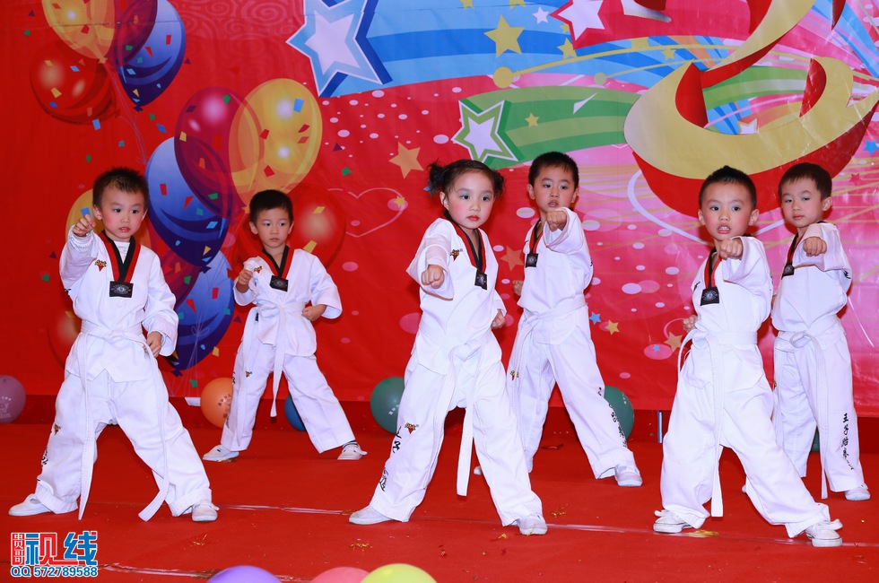 清华幼儿园、清华优才举办2015庆元旦联欢晚会盛况。（周宗贵 摄） (24).jpg