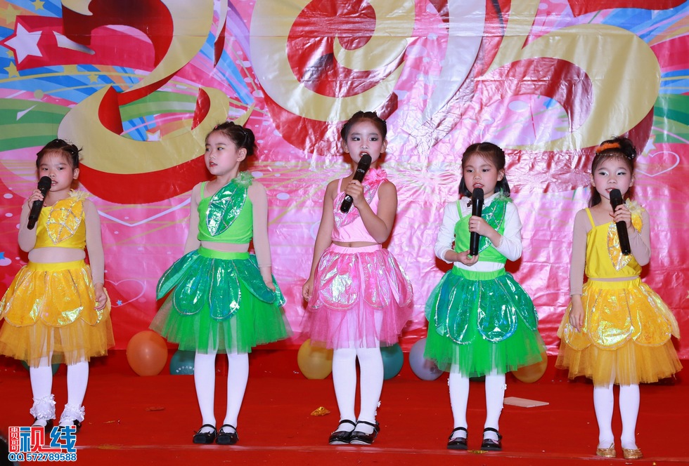 清华幼儿园、清华优才举办2015庆元旦联欢晚会盛况。（周宗贵 摄） (28).jpg