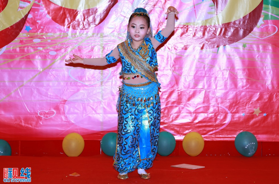 清华幼儿园、清华优才举办2015庆元旦联欢晚会盛况。（周宗贵 摄） (31).jpg