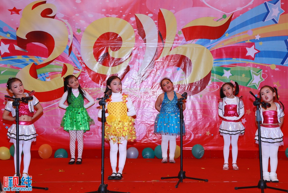 清华幼儿园、清华优才举办2015庆元旦联欢晚会盛况。（周宗贵 摄） (36).jpg