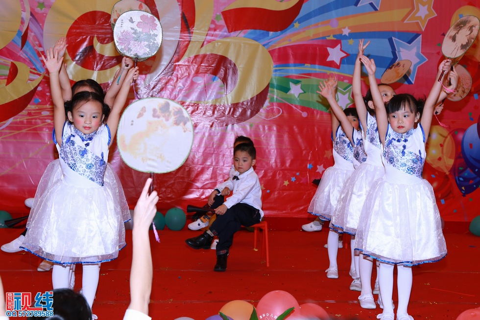 清华幼儿园、清华优才举办2015庆元旦联欢晚会盛况。（周宗贵 摄） (37).jpg
