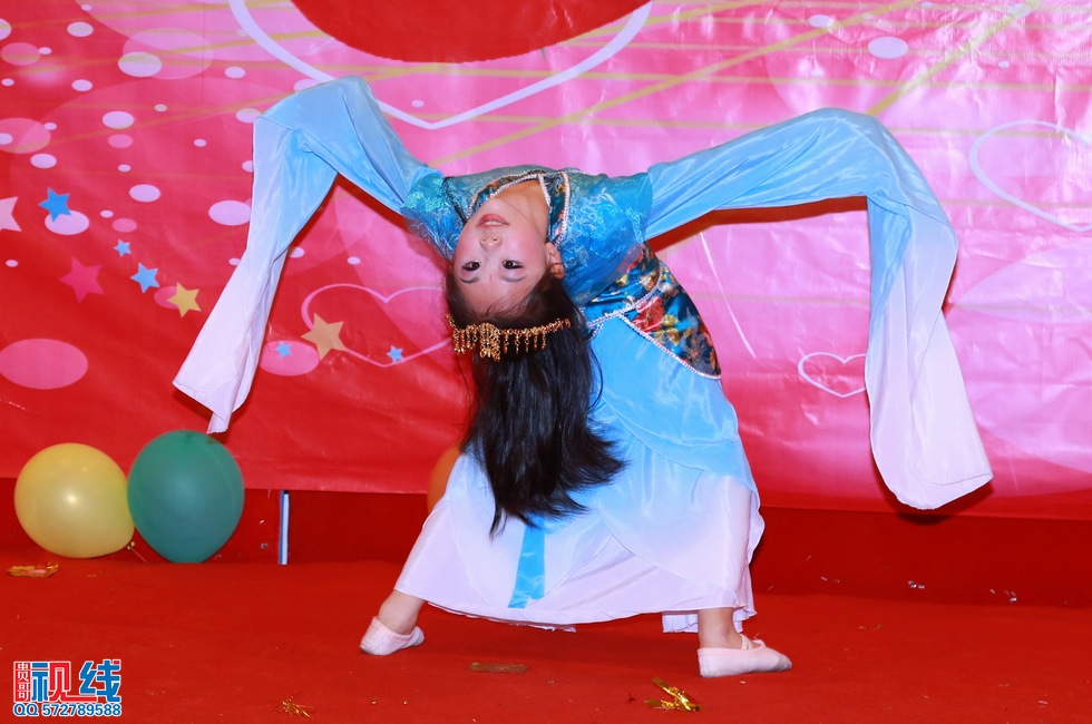 清华幼儿园、清华优才举办2015庆元旦联欢晚会盛况。（周宗贵 摄） (40).jpg