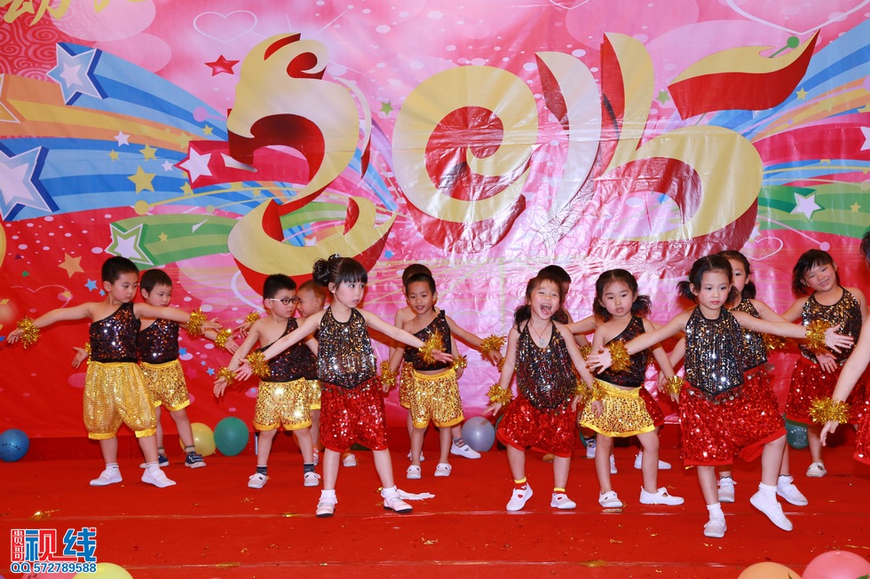 清华幼儿园、清华优才举办2015庆元旦联欢晚会盛况。（周宗贵 摄） (46).jpg