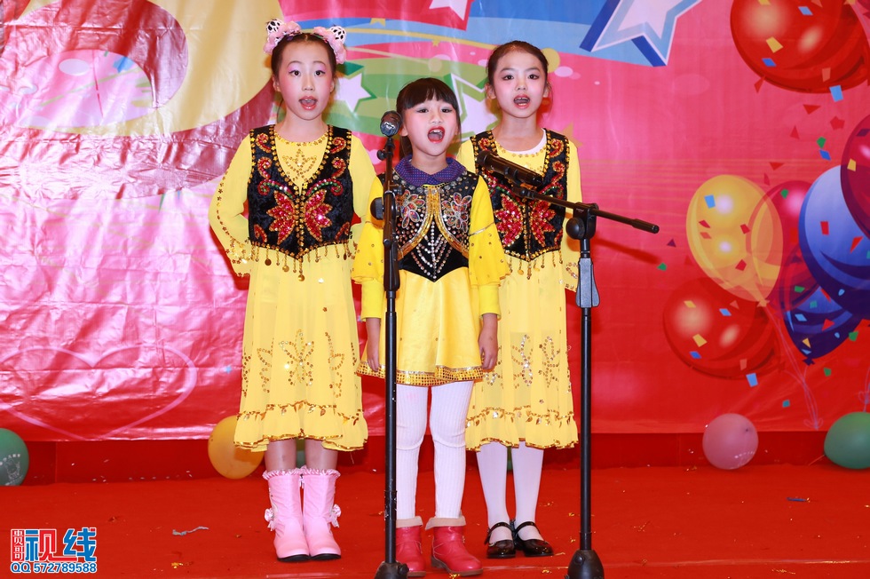 清华幼儿园、清华优才举办2015庆元旦联欢晚会盛况。（周宗贵 摄） (53).jpg
