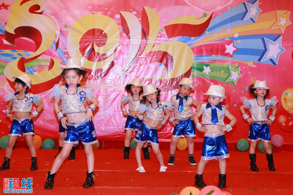 清华幼儿园、清华优才举办2015庆元旦联欢晚会盛况。（周宗贵 摄） (61).jpg