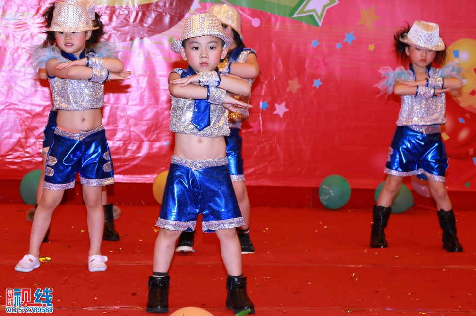 清华幼儿园、清华优才举办2015庆元旦联欢晚会盛况。（周宗贵 摄） (62).jpg