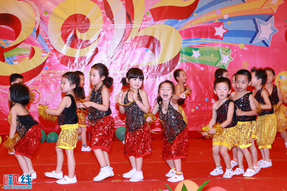 清华幼儿园、清华优才举办2015庆元旦联欢晚会盛况。（周宗贵 摄） (65).jpg