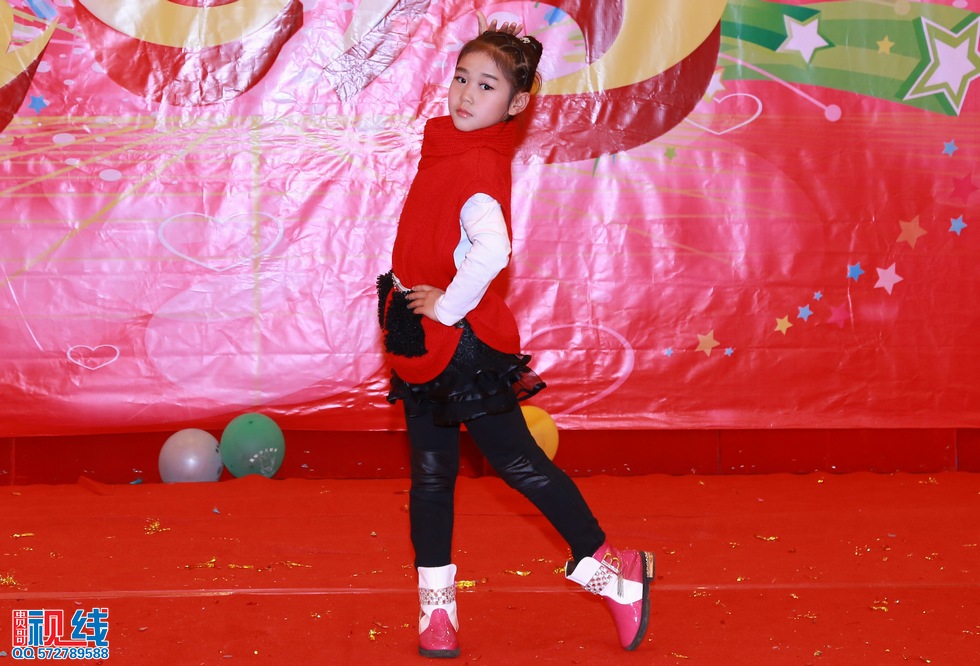 清华幼儿园、清华优才举办2015庆元旦联欢晚会盛况。（周宗贵 摄） (73).jpg