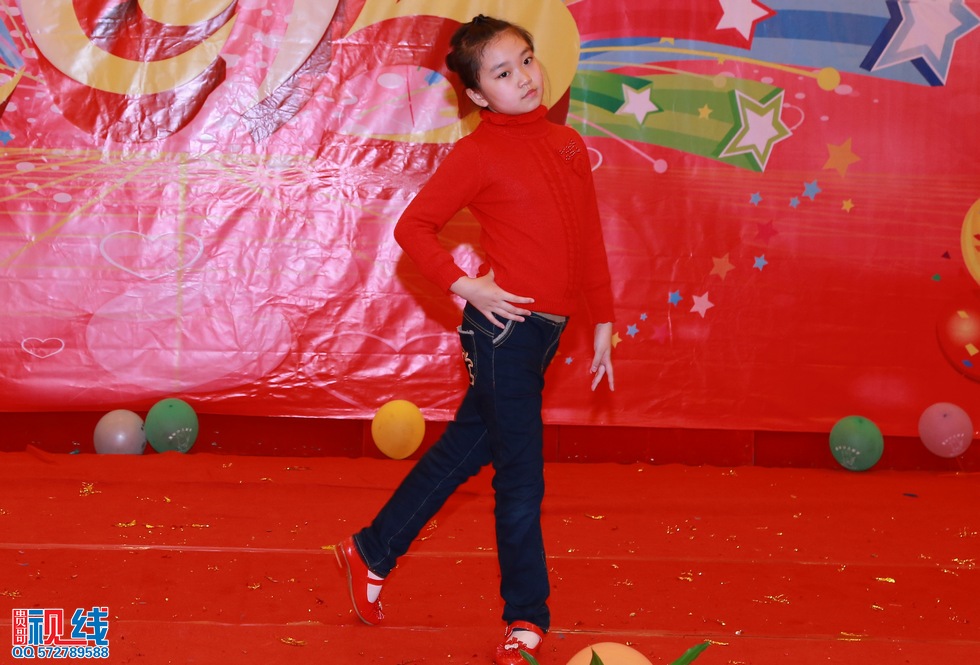 清华幼儿园、清华优才举办2015庆元旦联欢晚会盛况。（周宗贵 摄） (79).jpg
