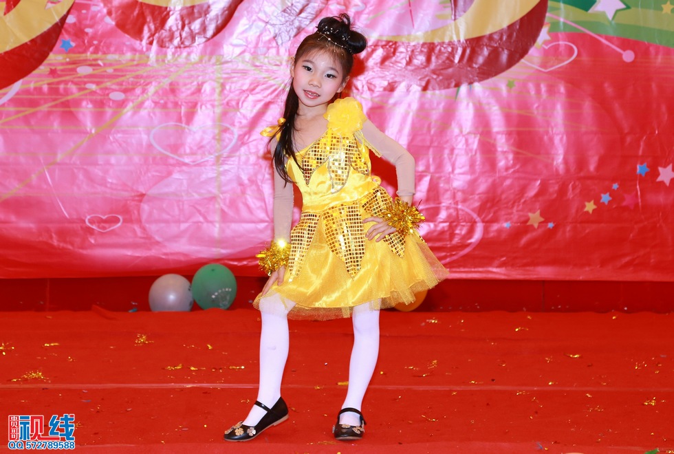 清华幼儿园、清华优才举办2015庆元旦联欢晚会盛况。（周宗贵 摄） (80).jpg
