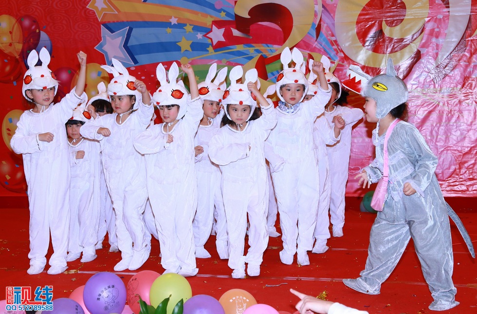 清华幼儿园、清华优才举办2015庆元旦联欢晚会盛况。（周宗贵 摄） (86).jpg