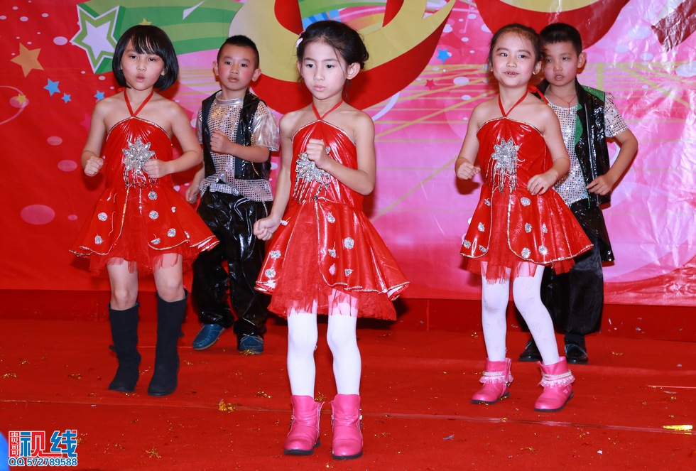 清华幼儿园、清华优才举办2015庆元旦联欢晚会盛况。（周宗贵 摄） (87).jpg
