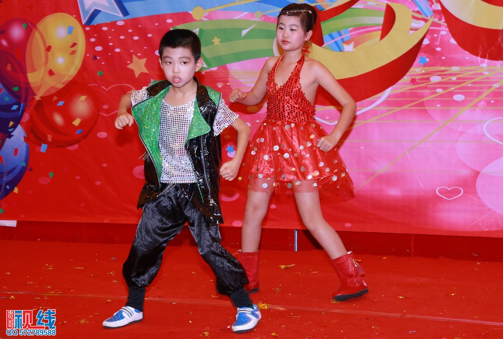 清华幼儿园、清华优才举办2015庆元旦联欢晚会盛况。（周宗贵 摄） (90).jpg