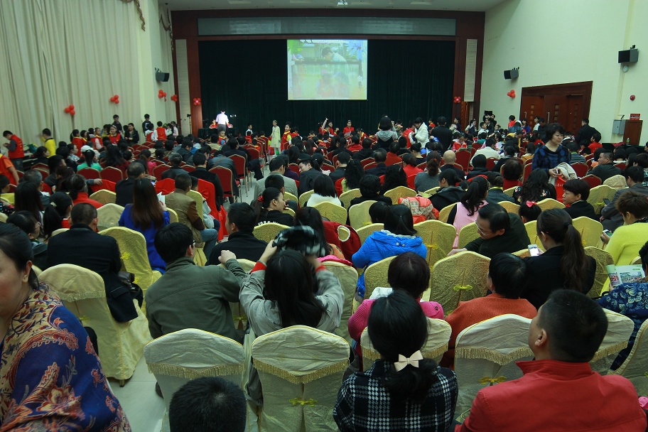 《小主人报》海南记者站举办“家有小主人”迎新年分享晚会 (2).jpg
