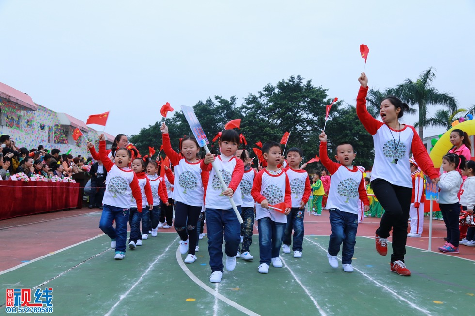 海口海之南外国语实验幼儿园举办第三届冬季亲子运动会实况。（周宗贵 摄） (23).jpg