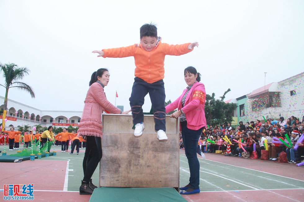 海口海之南外国语实验幼儿园举办第三届冬季亲子运动会实况。（周宗贵 摄） (66).jpg