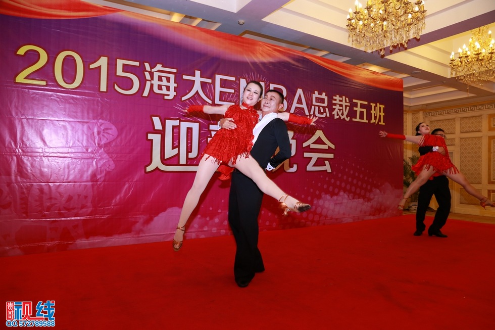 2015海大EMBA总裁五班迎新晚会实况。（周宗贵 摄） (16).jpg