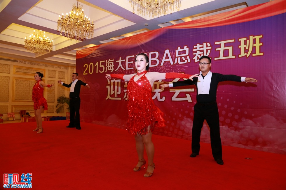 2015海大EMBA总裁五班迎新晚会实况。（周宗贵 摄） (17).jpg