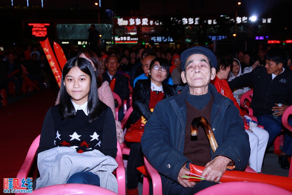 海口电视台《热带播报》十周年观众见面会现场实况。（周宗贵 摄） (16).jpg