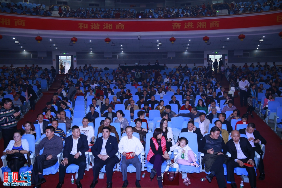 “激情湘商花鼓迎春”海南省湖南商会2015年新春团拜会圆满举行。（周宗贵 摄） (2).jpg