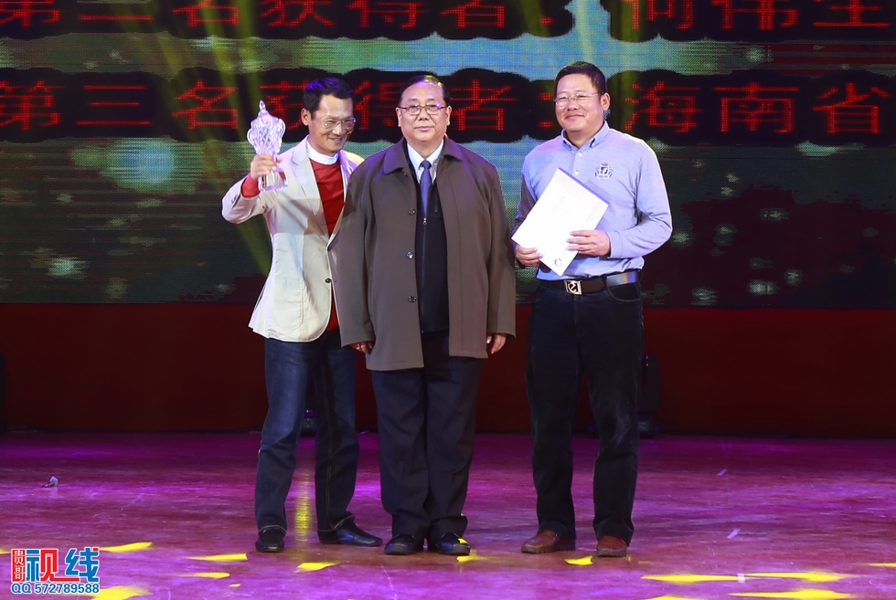“激情湘商花鼓迎春”海南省湖南商会2015年新春团拜会圆满举行。（周宗贵 摄） (10).jpg