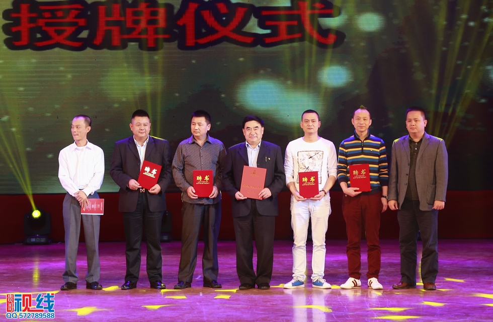“激情湘商花鼓迎春”海南省湖南商会2015年新春团拜会圆满举行。（周宗贵 摄） (14).jpg