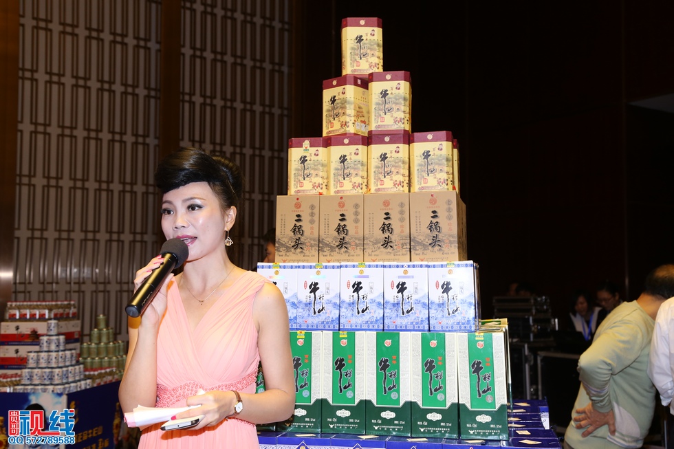 海南子豪酒业举办2015新春团拜会现场实况。（周宗贵 摄） (13).jpg