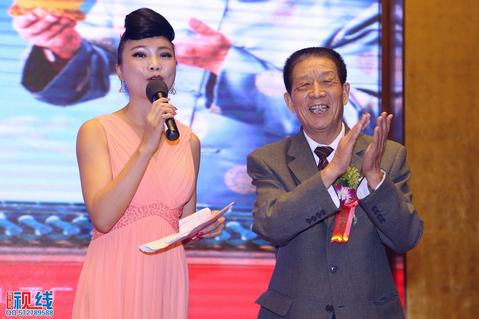 海南子豪酒业举办2015新春团拜会现场实况。（周宗贵 摄） (26).jpg