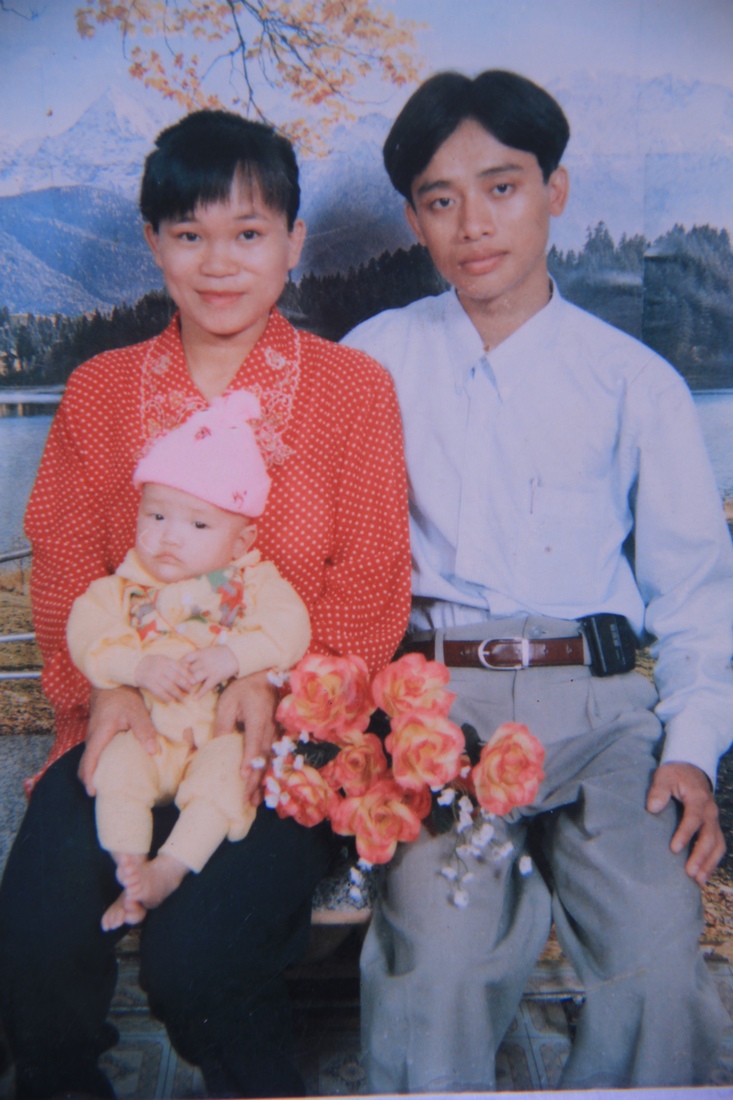 周宗贵和妻子及女儿合影.jpg