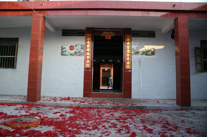 2005年周宗贵屯昌新房落成 (1).jpg