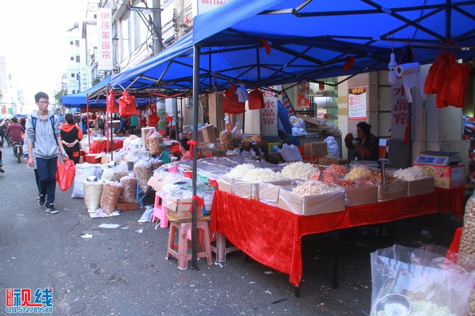 春节临近海口老街   年味浓得人陶醉（周宗贵 摄） (23).jpg