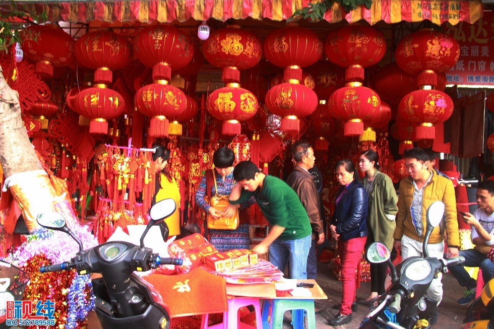 春节临近海口老街   年味浓得人陶醉（周宗贵 摄） (2).jpg