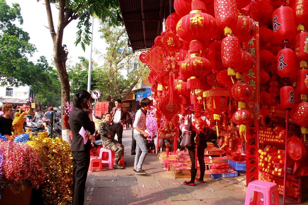 春节临近海口老街   年味浓得人陶醉（周宗贵 摄） (7).jpg