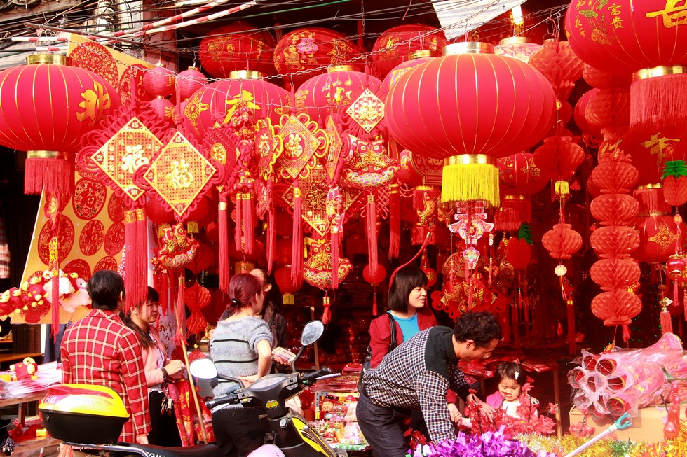 春节临近海口老街   年味浓得人陶醉（周宗贵 摄） (9).jpg