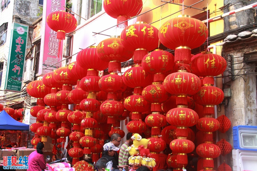 春节临近海口老街   年味浓得人陶醉（周宗贵 摄） (13).jpg