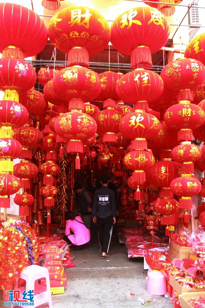 春节临近海口老街   年味浓得人陶醉（周宗贵 摄） (14).jpg