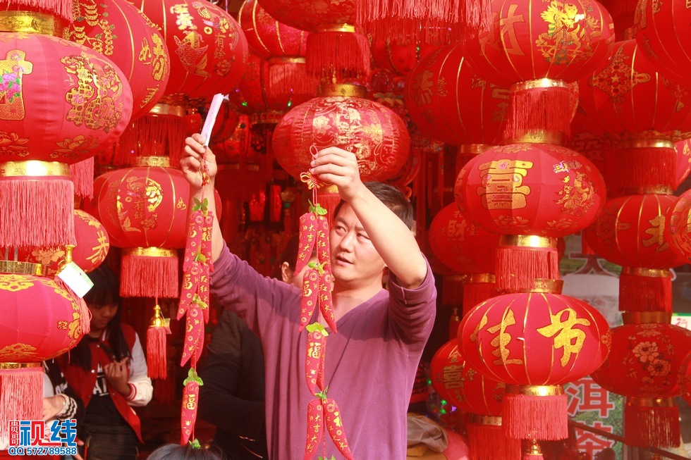 春节临近海口老街   年味浓得人陶醉（周宗贵 摄） (15).jpg