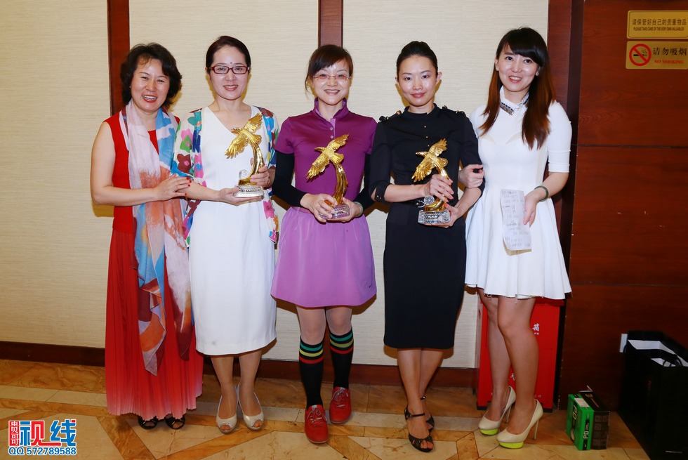 2015海燕队庆三八高尔夫邀请赛完美收杆（周宗贵 摄） (67).jpg