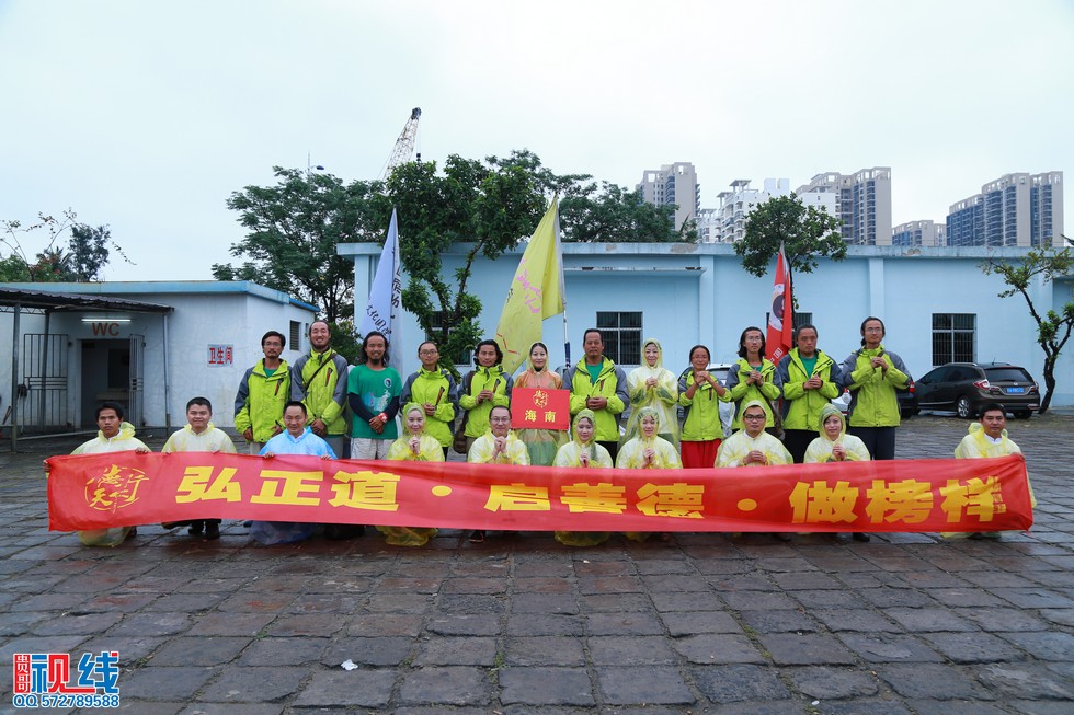 nEO_IMG_中华文化万里行走进海口团体合影 (4).jpg