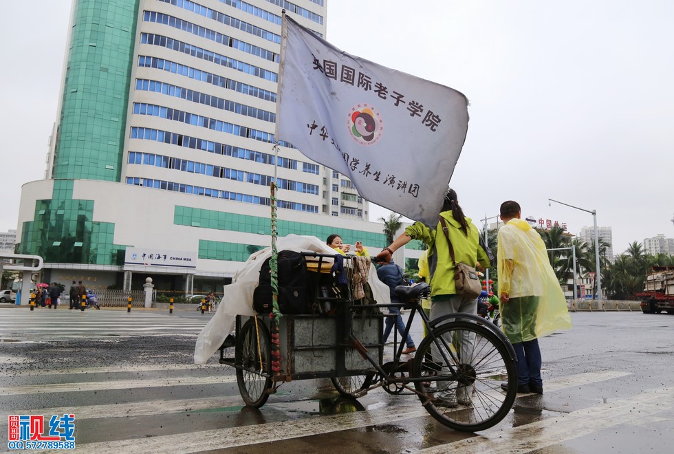 nEO_IMG_中华文化万里行走进海口徒步椰城实况（周宗贵 摄） (14).jpg