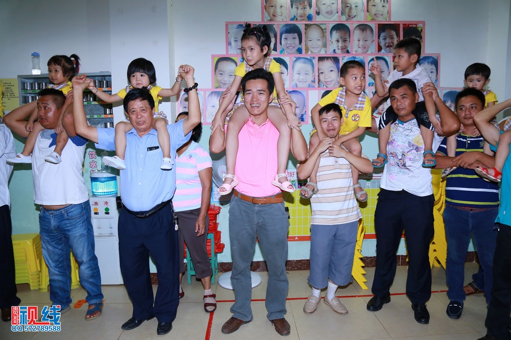 海口艺苗幼儿园举办父亲节活动   让爱传递之幸福家庭。（周宗贵 摄） (12).jpg