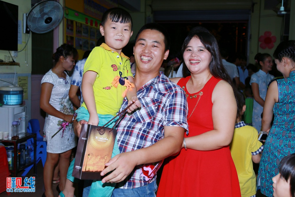 海口艺苗幼儿园举办父亲节活动   让爱传递之幸福家庭。（周宗贵 摄） (70).jpg