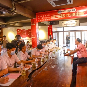 "七一勋章”获得者王书茂在国新书苑给党员们上了一堂生动的党课